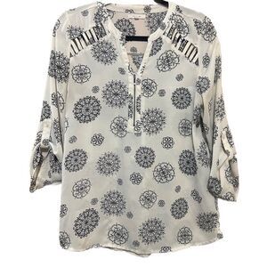 Maurices Shirt Blouse Women White Geometric 3/4 Sleeves Zip Up V Neck Top Medium